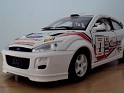 1:24 Bburago Ford Focus 1998 Blanco. Subida por indexqwest